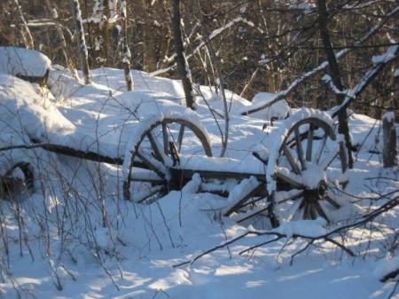 wagon_wheels_in_snow_209.jpg